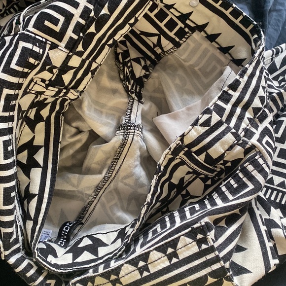 Geometric Skinny Jeans - Picture 5 of 5